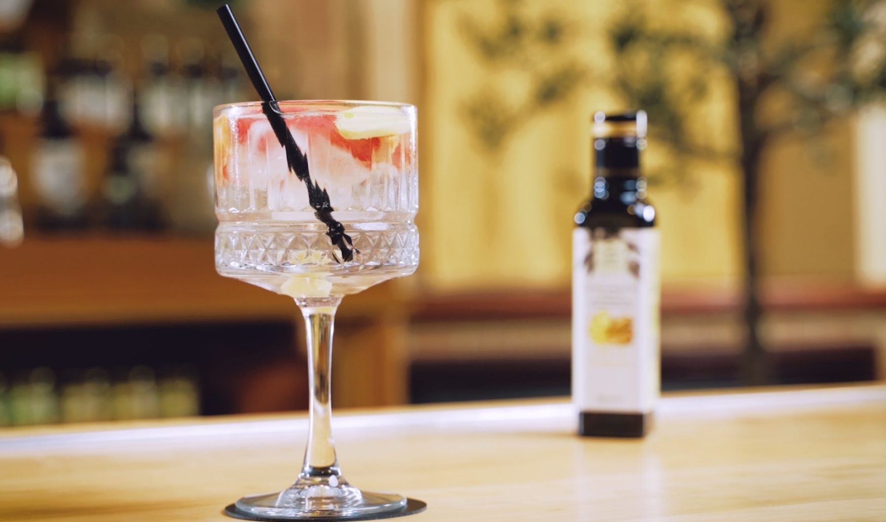 Cocktail con olio allo zenzero - Velvet gin tonic