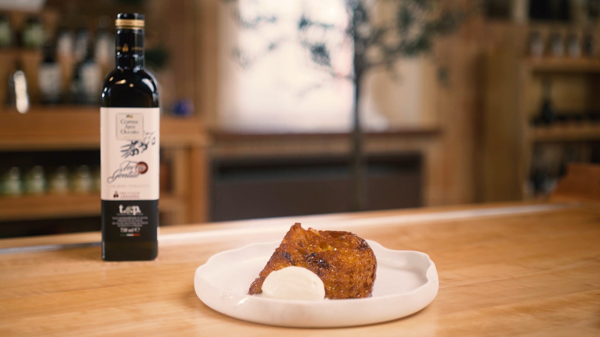 Panettone con gelato all'olio evo